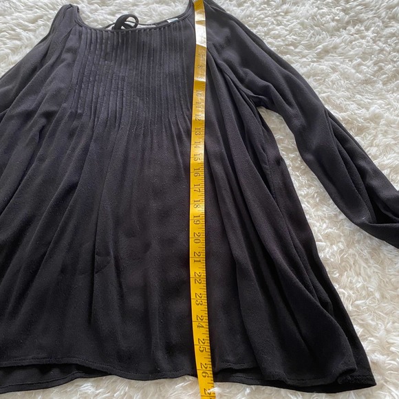 Old Navy Black Long Sleeve Cold Shoulder Pleated Top Size Medium - Picture 6 of 9